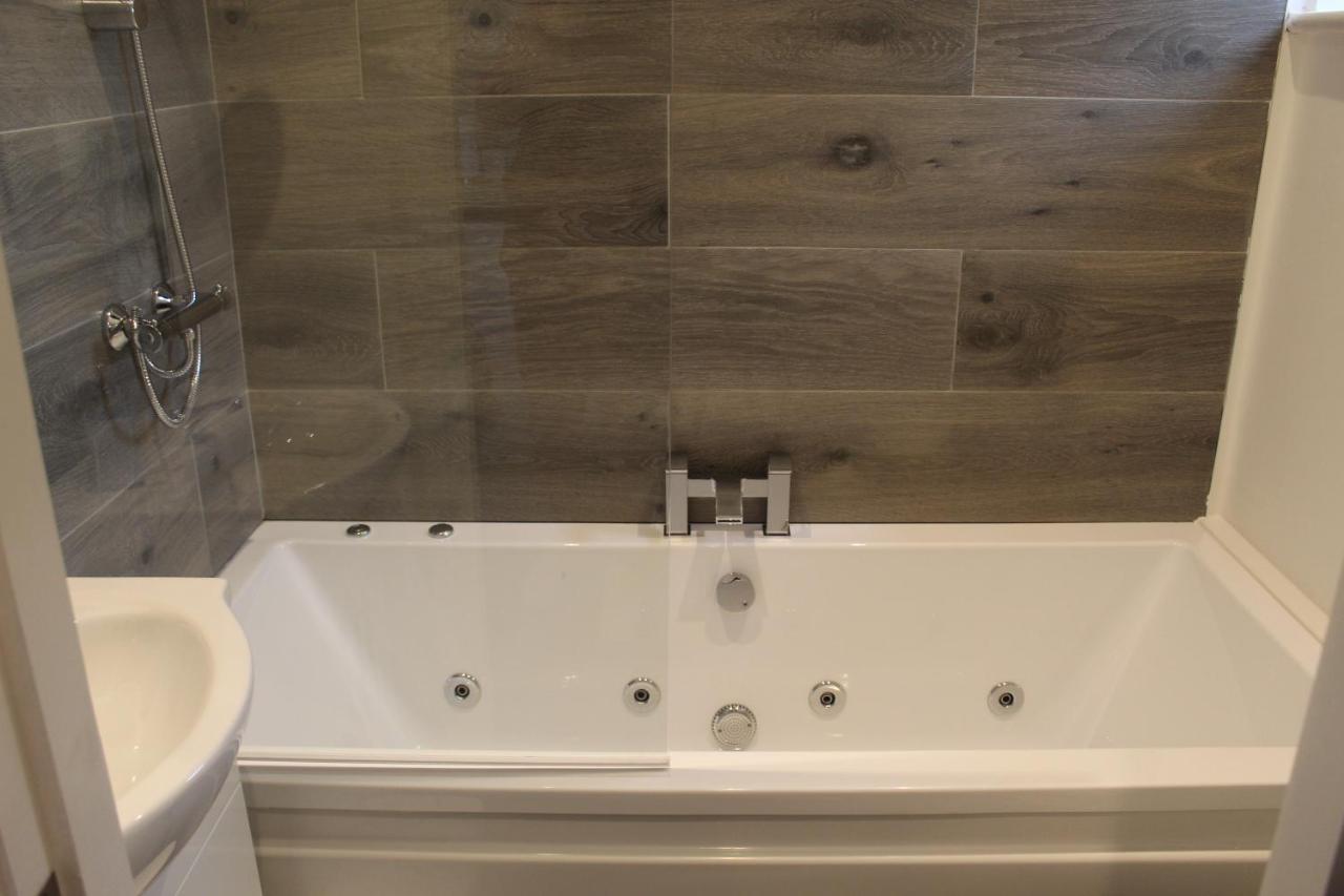 Albert Luxury Hottub & Jacuzzi Apartments Blackpool Eksteriør bilde
