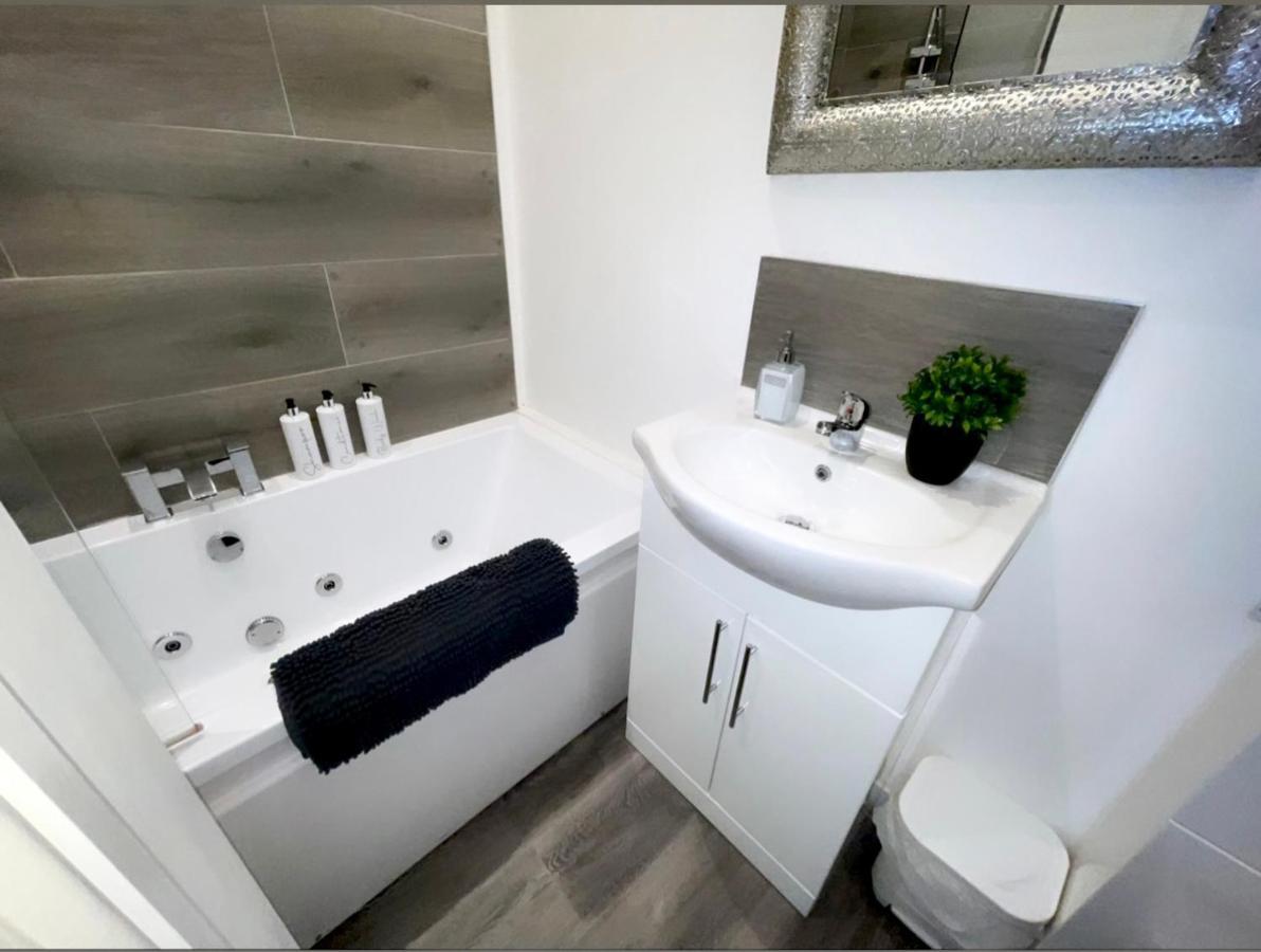 Albert Luxury Hottub & Jacuzzi Apartments Blackpool Eksteriør bilde